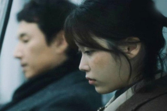 Lần đầu tiên ra mắt nhà bạn gái, tôi lấy làm lạ khi nhìn thấy bé trai chơi đùa trước sân, sự thật còn sốc hơn tưởng tượng rất nhiều