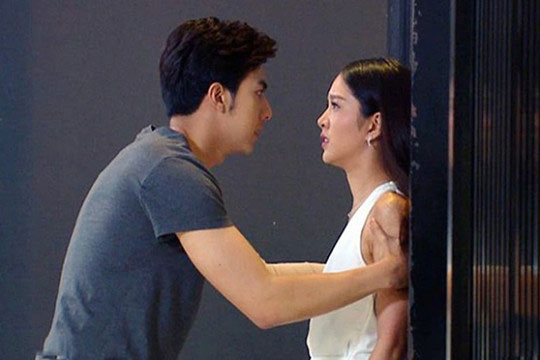 Thấy giấy khai sinh của con nhưng quá lạ lẫm, tôi như chết đứng khi vợ tiết lộ sự thật giấu kín bấy lâu nay