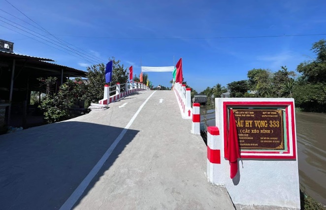 Hoàn thành 100 cây cầu "nâng bước em tới trường" trong năm 2023