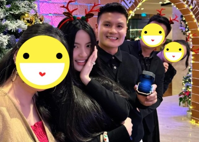 Chiếc nhẫn kim cương to đùng Quang Hải cầu hôn Chu Thanh Huyền đang trở thành đề tài bàn tán rôm rả