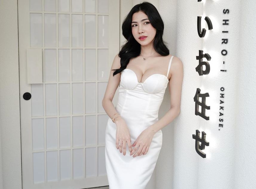 'Nổ mắt' trước đường cong của hot girl số 1 Thái Lan