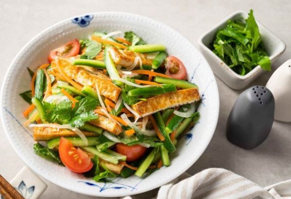 Muốn giảm cân lại có da dẻ mướt mát, chị em nhớ thường xuyên ăn món gỏi này