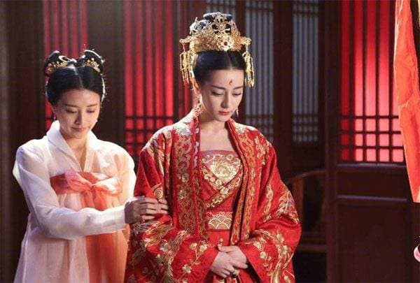 Bí sử hậu cung thời cổ đại: Thái giám hầu hạ các phi tử tắm, tại sao lại thấy khó chịu, còn các phi tử lại cực kỳ thích thú?