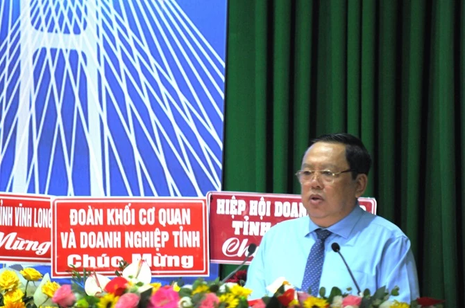 Phó Chủ tịch UBND tỉnh Vĩnh Long Nguyễn Văn Liệt phát biểu tại đại hội.