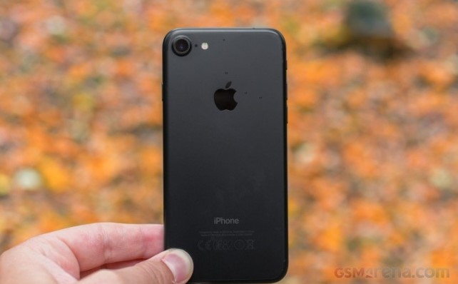 iPhone 7 rớt giá thê thảm sau 2 tháng iPhone 15 mở bán, rẻ như Nokia C20, Samsung Galaxy A04