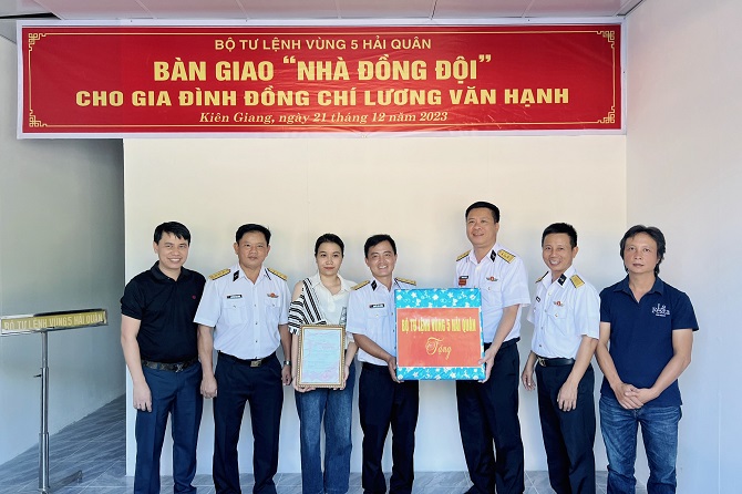 Vùng 5 Hải quân bàn giao “Nhà đồng đội” cho quân nhân hoàn cảnh khó khăn