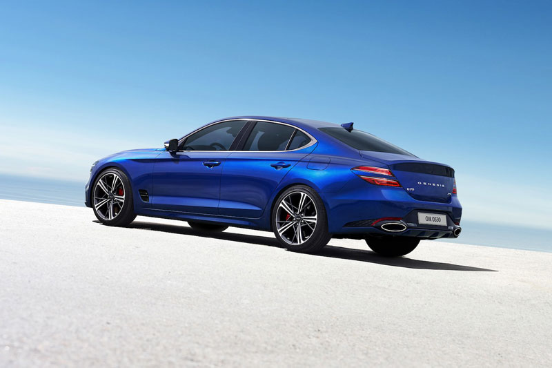 Xe sedan hạng sang công suất 365 mã lực, giá từ 968 triệu đồng, cạnh tranh với Mercedes-Benz C-Class