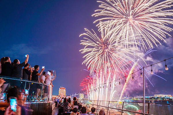 Sun Group ti&#x1EBF;p t&#x1EE5;c c&#xF9;ng &#x110;&#xE0; N&#x1EB5;ng t&#x1ED5; ch&#x1EE9;c l&#x1EC5; h&#x1ED9;i ph&#xE1;o hoa qu&#x1ED1;c t&#x1EBF; 2024