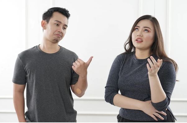 Không thể chấp nhận được người giúp việc, tôi quyết định đuổi việc nhưng chị ta vừa ra khỏi cổng, em dâu đã hớt hải chạy sang thuê luôn