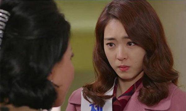 Ngày xuất viện, mẹ bạn trai đứng chặn trước cửa không cho tôi bước vào nhà