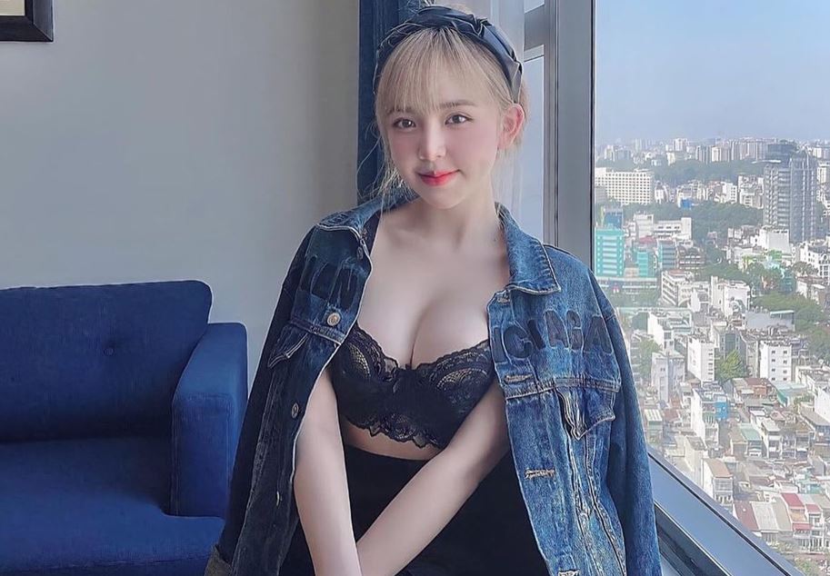 Chiêm ngưỡng 'gương mặt học sinh, thân hình phụ huynh' của 'hot girl tiểu học'