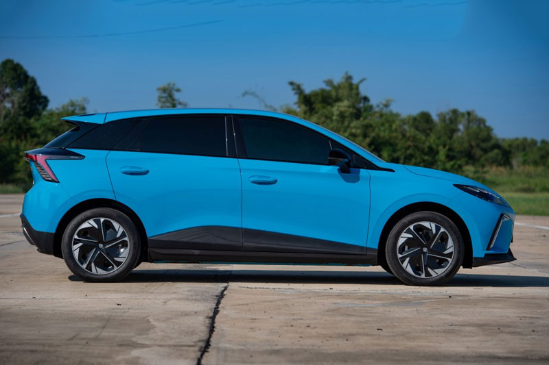 Xe hơi đẹp long lanh, công suất 170 mã lực, nhiều trang bị hấp dẫn, giá hơn 510 triệu đồng