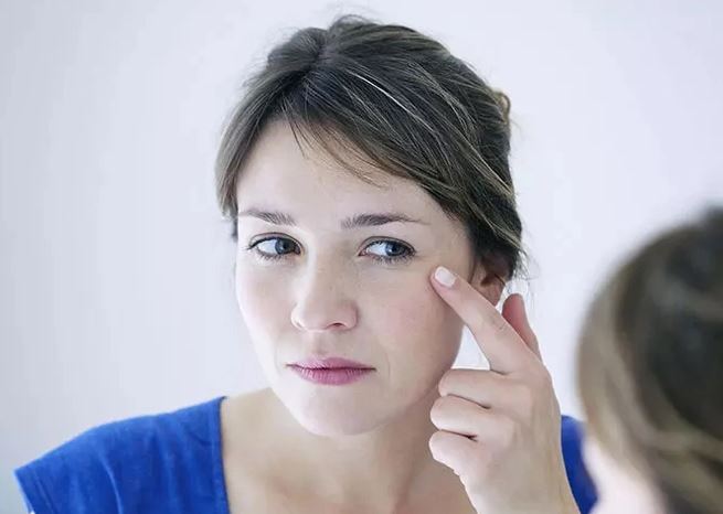 Vết chân chim là thứ không chị em nào thích, nhưng nếu chăm chỉ ăn những thứ này, làm những việc này thì nó sẽ không bao giờ xuất hiện