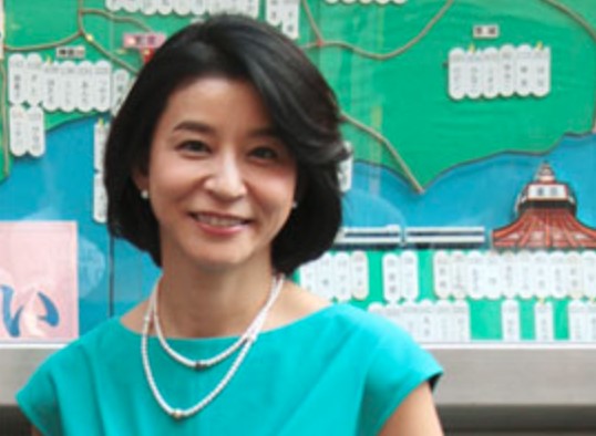 Nữ nghệ sĩ nổi tiếng bô bô kể chuyện riêng tư của 2 con trai trên TV, MC ngượng chín mặt, khán giả xem xong nổi trận lôi đình