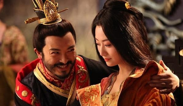 Trong lịch sử cổ đại, tại sao rất nhiều vị vua lại chờ tới sau khi chết mới thoái vị?