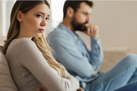 Chồng có mùi 'mờ ám' nhưng từ chối giải thích, chị em nên xử trí ra sao cho hợp lý?