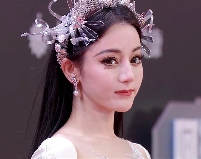 7 lỗi trang điểm đi tiệc cuối năm khiến chị em bỗng già hơn đồng nghiệp