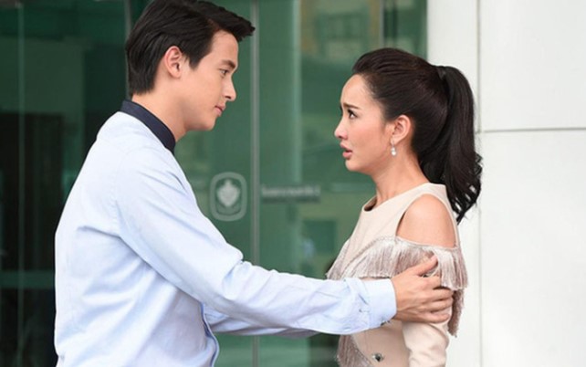 Cưới nhau được một tuần, vợ suy sụp khi phát hiện những dòng tin nhắn trong điện thoại chồng