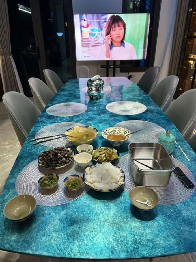 Loạt mâm cơm nhà Phương Oanh nấu cho Shark Bình gây bão: Hé lộ lý do đàn ông thành đạt thích vợ giỏi bếp núc