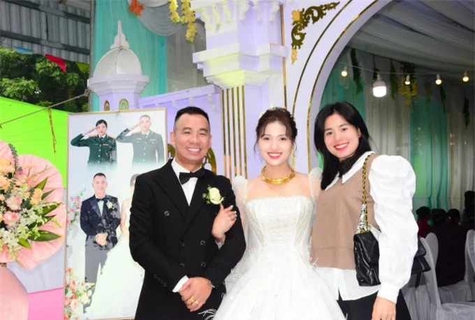 Đám cưới của cặp đôi diễn ra vào đầu tháng 12 có sự tham dự của toàn các chân chạy đình đám của thể thao Việt Nam. Nữ hoàng điền kinh Nguyễn Thị Huyền đến chúc mừng đàn em