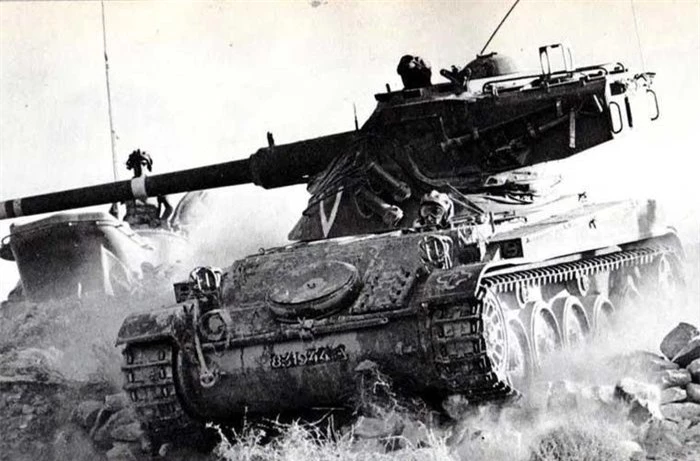 Xe tăng hạng nhẹ AMX-13 do Pháp sản xuất là phương tiện tác chiến ra đời từ rất lâu, nhưng nó lại đang cho thấy có những đặc điểm khá phù hợp với chiến tranh hiện đại.