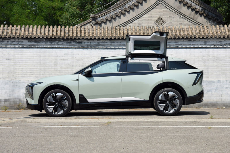 SUV lấy cảm hứng từ phim khoa học viễn tưởng, công suất 331 mã lực, kích thước lớn hơn Hyundai Santa Fe, ngập tràn công nghệ, giá ‘hạt dẻ’