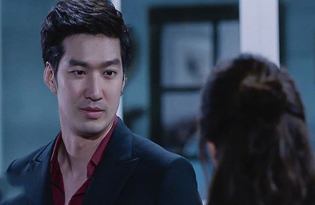 Bố vợ trao 50 cây vàng ngay trong lễ cưới, thế nhưng việc làm ngay sau đó của ông khiến tôi tức giận ném ly rượu xuống đất