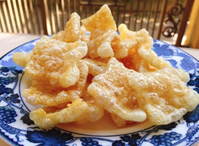 Làm da heo chiên giòn xóc mắm ớt siêu nhàn với nồi chiên không dầu, món ăn vặt cho hội chị em đây rồi