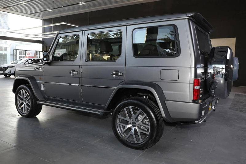SUV địa hình ‘nhái’ Mercedes-Benz G-Class, công suất 280 mã lực, giá gần 1 tỷ đồng