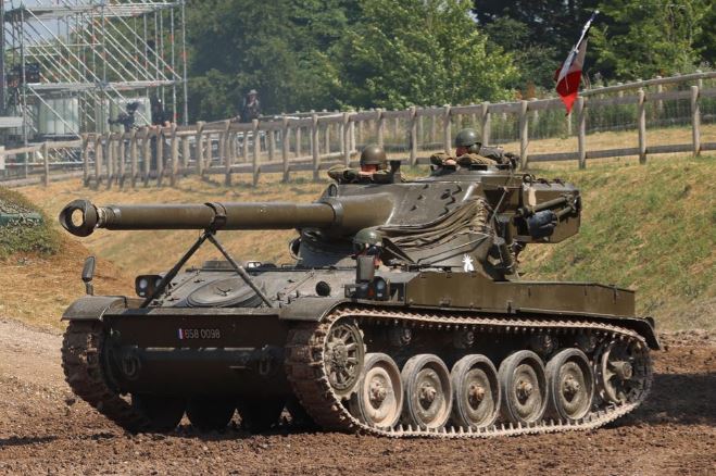 Xe tăng hạng nhẹ AMX-13 ‘đồ cổ’ vụt trở thành nền tảng chiến xa tương lai của Pháp?