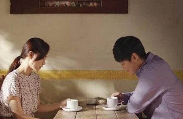 Biết mẹ đang có em bé sau khi tái hôn, con trai 5 tuổi nói một câu khiến người lớn không khỏi xót xa