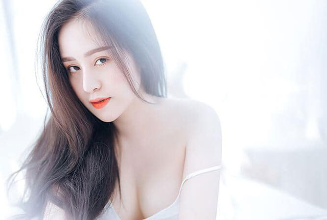 Nhan sắc hiện tại của hot girl phải phẫu thuật 2 lần để làm vòng 1 nhỏ bớt đi 