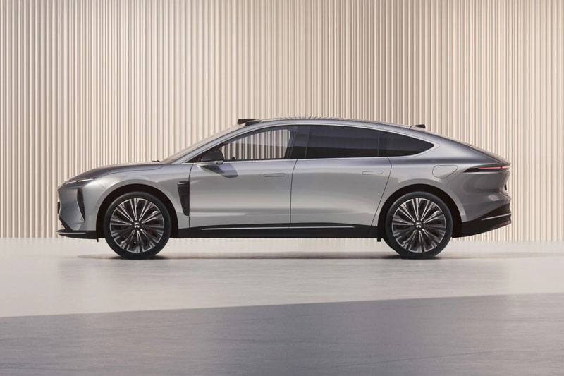 Sedan chạy điện công suất 697 mã lực, sạc 5 phút đi được 255km, hàng loạt công nghệ tối tân, giá hơn 2,6 tỷ đồng, ‘chặt đẹp’ Mercedes-Benz EQS