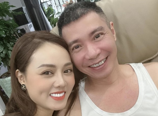 Vợ kém 15 tuổi của NSND Công Lý khiến dân mạng xúc động khi nhắc đến chuyện sinh con