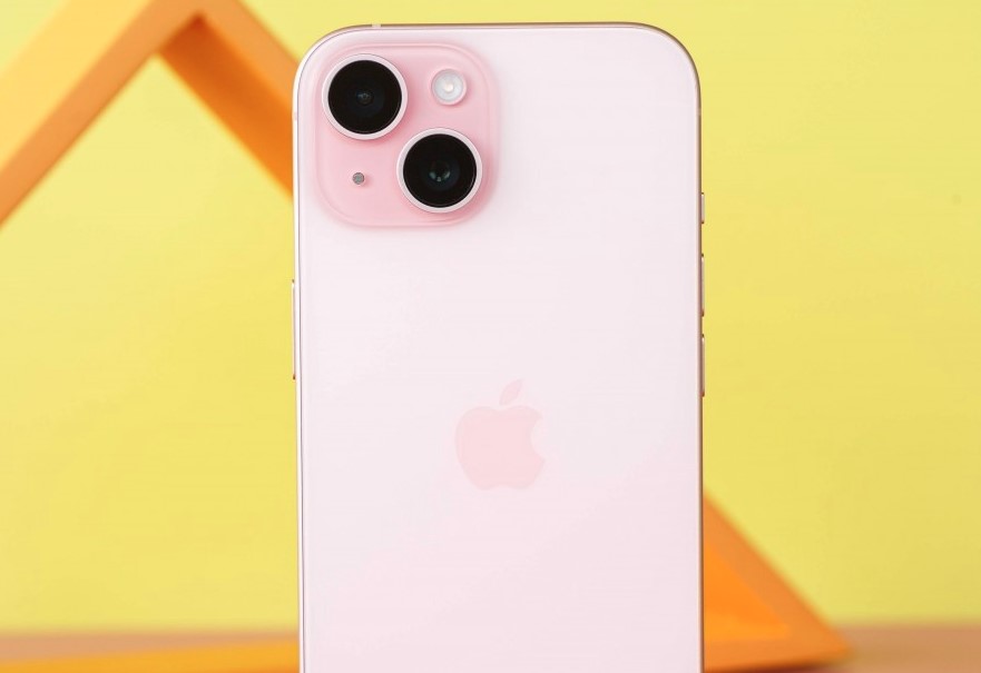 Giá iPhone 15 giảm hấp dẫn giữa tháng 12, thiết kế đẹp, tính năng xịn quyết đấu Galaxy S23 Ultra