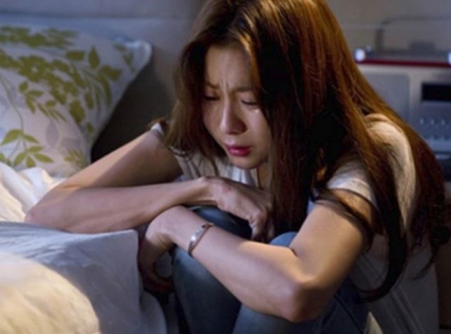 Chị dâu bế đứa con mới sinh ra đứng cạnh bờ ao gào khóc, cả nhà cuống lên đưa chị đi khám thì biết được lý do đau lòng