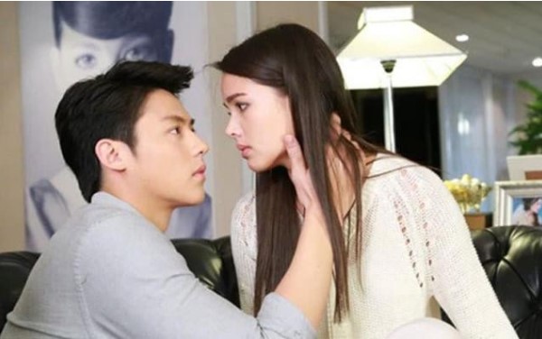 Chồng cũ đi công tác nhờ tôi qua chăm con, hành động vô tình của con trước khi đi ngủ khiến tôi đã quyết định tái hôn