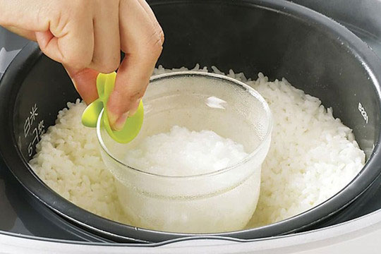 Mẹo chữa cơm hoặc xôi bị khê, nhão hay sống sượng khi nấu bằng nồi điện cực đơn giản nhưng vô cùng hiệu quả