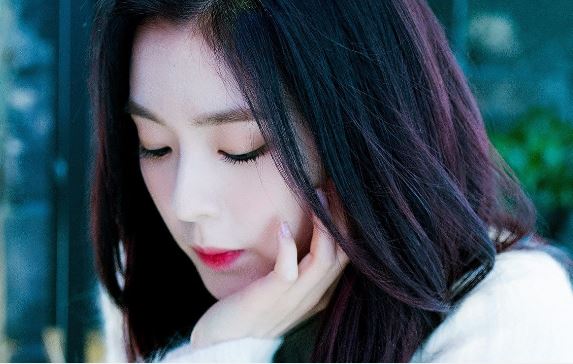 Nghe tiếng thét của chị dâu, tôi lao vào thấy chị đã nằm ra sàn và chuẩn bị đẻ, tôi run rẩy định gọi anh trai thì chị nói một câu khiến tôi ứa nước mắt khâm phục