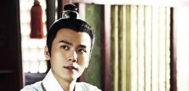 Cha ông bị Trương Phi giết, mẹ ông bị Tào Tháo cưỡng đoạt, người thiếu niên năm ấy sau khi lớn lên khí chất ngời ngời, nổi danh thiên hạ