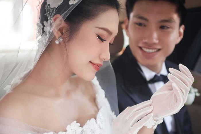 Văn Hậu và Hải My đi xem bóng đá, nhà gái có hành động bất ngờ sau nghi vấn có thai