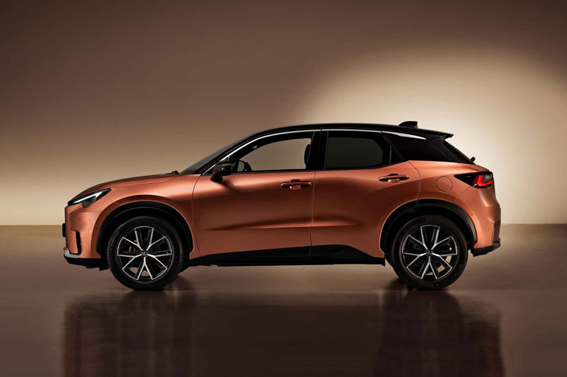 CLIP: Cận cảnh SUV nhỏ nhất của Lexus, chung nền tảng với Toyota Yaris Cross, giá từ 875 triệu đồng