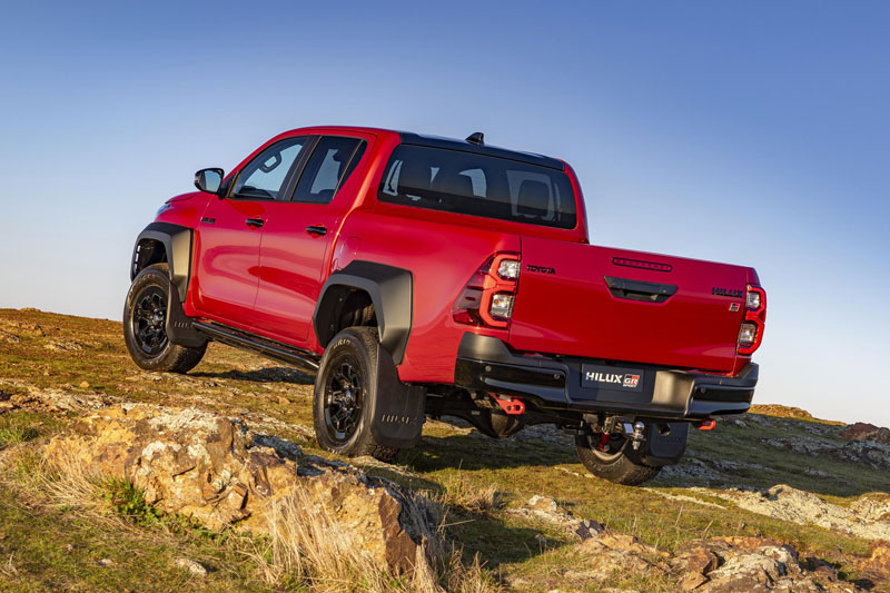 Toyota Hilux GR Sport giá 1,166 tỷ đồng có ưu điểm gì để cạnh tranh với Ford Ranger Wildtrak?