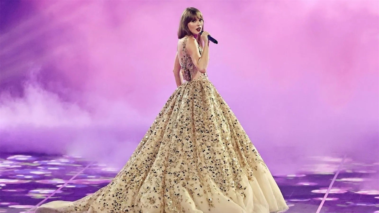 Taylor Swift trở thành tỷ phú USD như thế nào? ảnh 5