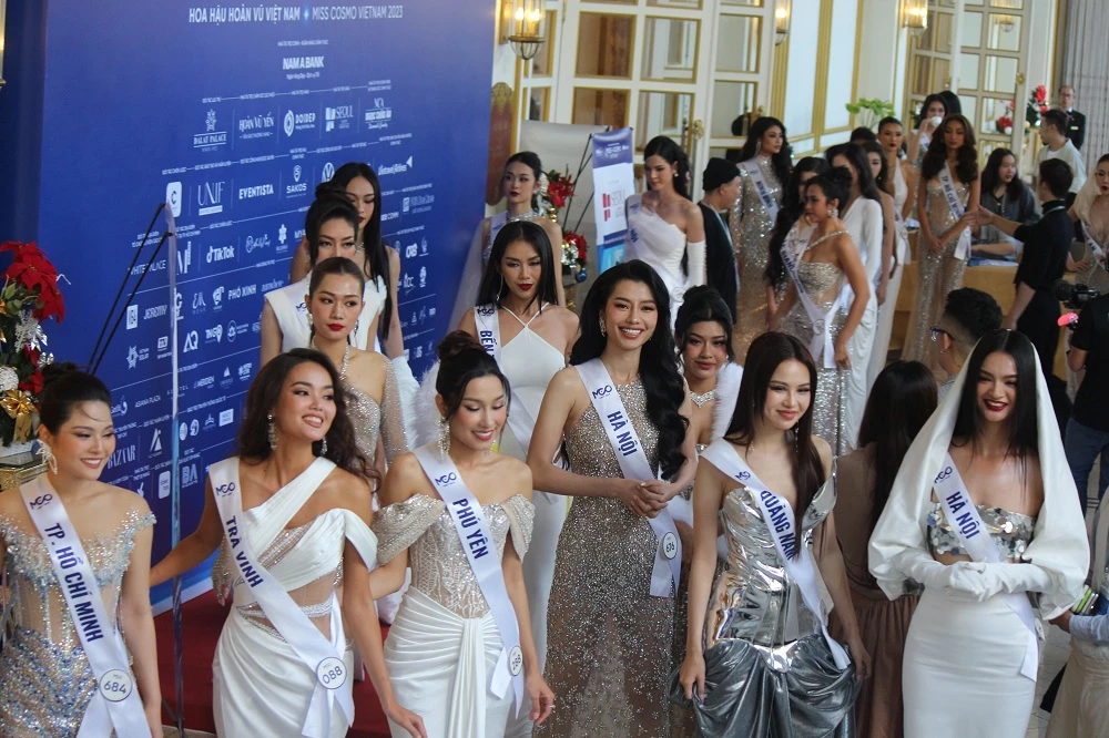 Top 38 Hoa hậu Hoàn vũ Việt Nam - Miss Cosmo Vietnam 2023 cùng tham dự họp báo.