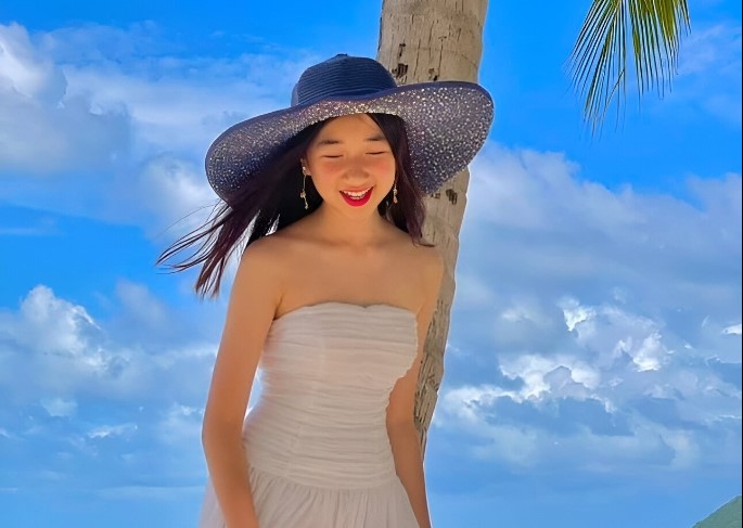 Nhan sắc con gái Nguyễn Thị Huyền: Xinh đẹp và sang chảnh không hề thua kém người mẹ Hoa hậu