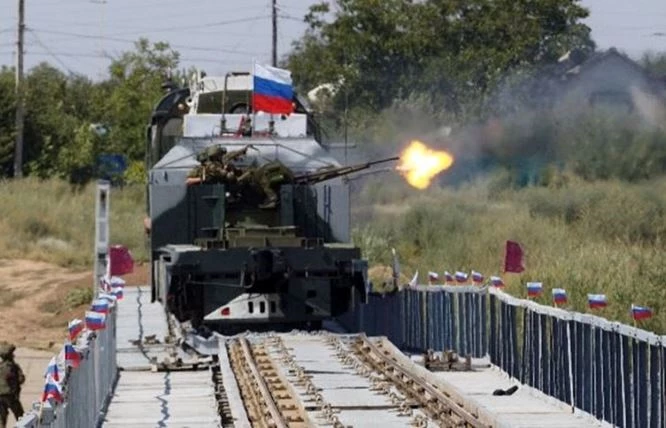 Hình ảnh quân đội Nga huấn luyện với “đoàn tàu bọc thép”. Ảnh: Bulgarian Military.