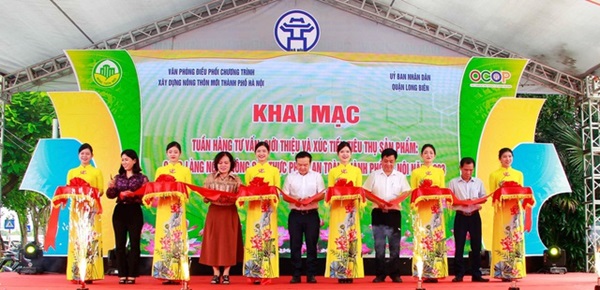 Hơn 40 doanh nghiệp tham gia tuần hàng sản phẩm OCOP, làng nghề tại quận Long Biên