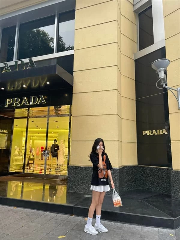 Con gái Nguyễn Thị Huyền gây sốt ở tuổi 15, xinh đẹp và sang chảnh không hề thua kém người mẹ Hoa hậu 7