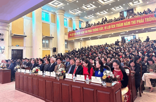 Trao bằng tốt nghiệp Khối Sức khỏe Đại học Kinh doanh và công nghệ Hà Nội